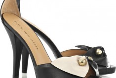 What’s black and white and posh all over? These Marc by Marc Jacobs Block-color leather sandals