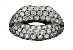 A “one-carrot” ring and more from the “Tough Love” bridal collection by Solange Azagury-Partridge