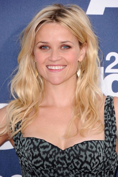 Reese Witherspoon beachy waves hair