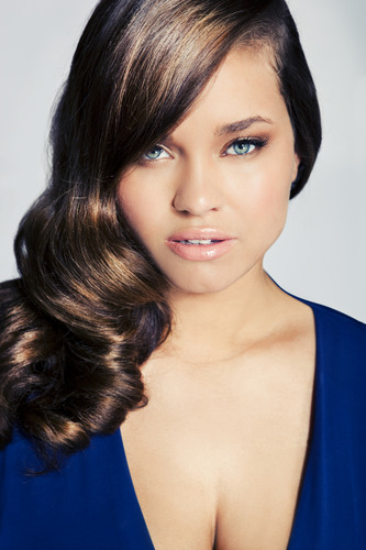 Kaela Humphries signs with Ford's plus size model division