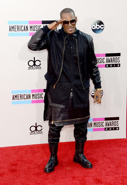 R. Kelly attends the 2013 American Music Awards