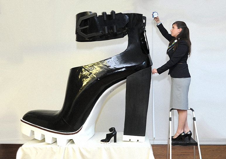 3 Things to Know Cole creates World's Largest Shoe; Moschino